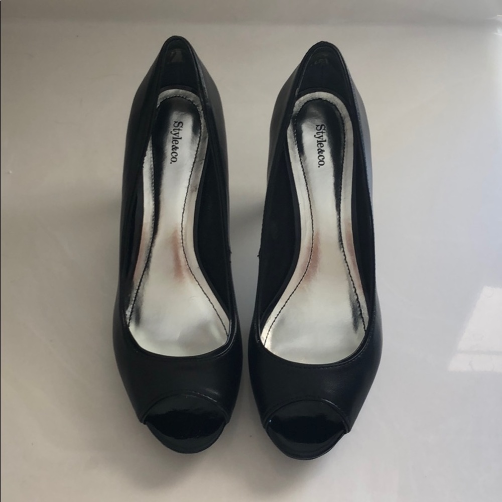 Peek-a-boo toe black heels